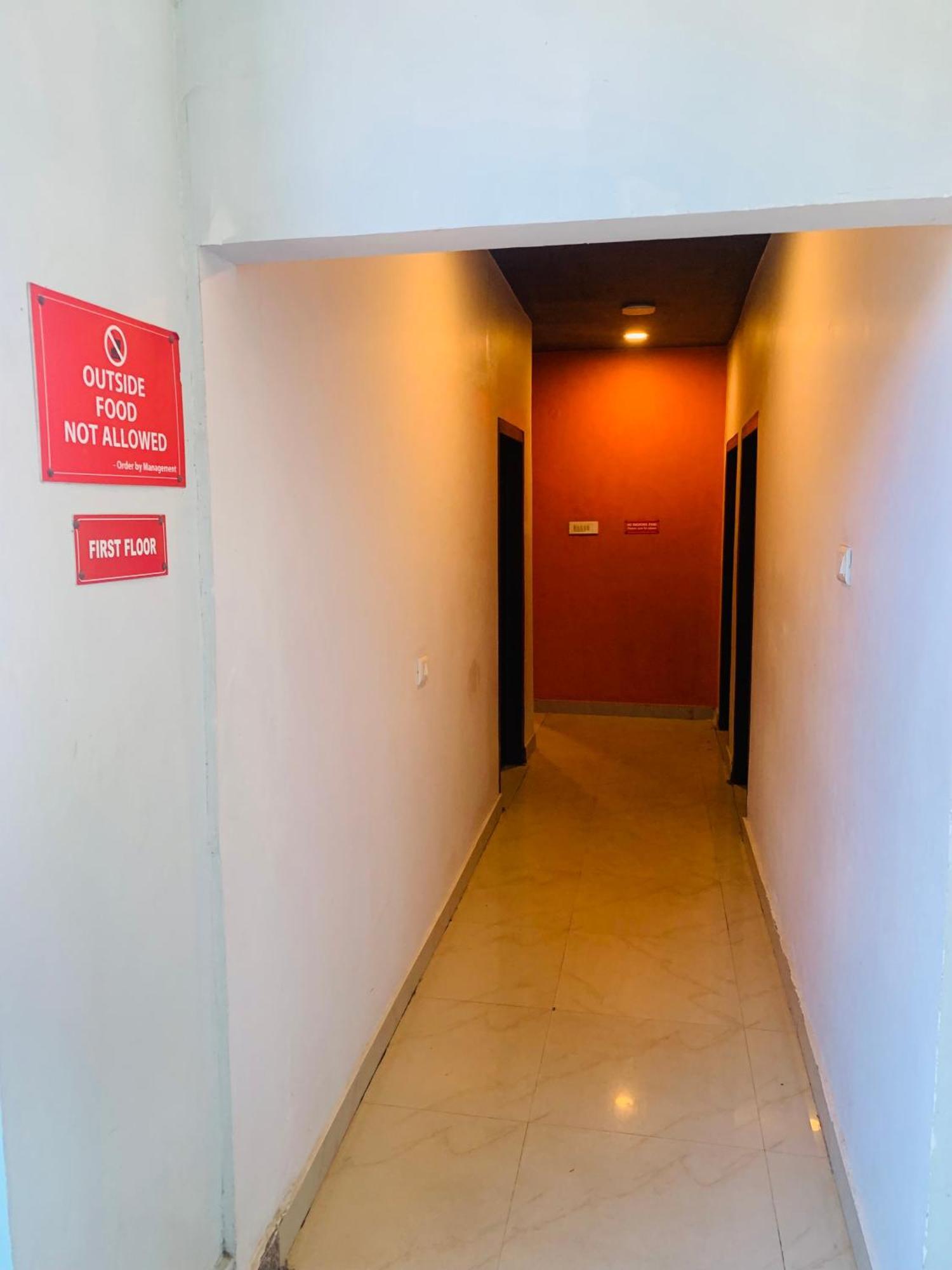 Hotel Aditya Palace Gauháti Kültér fotó